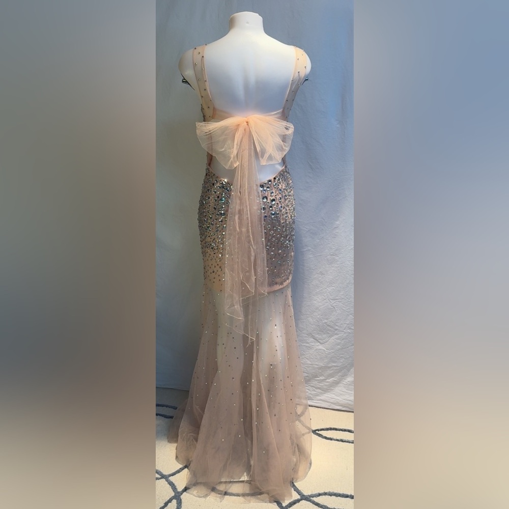 Stunning Sequined High-Low Dress - Picture 6 of 15